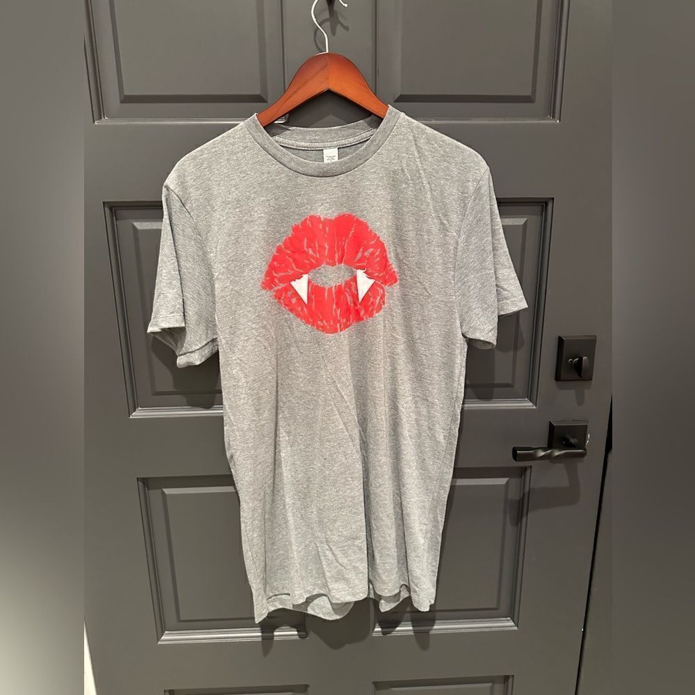 Vampire kiss shirt